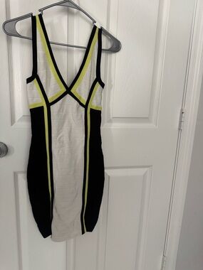 bebe White, Black & Yellow Sleeveless Bodycon Dress